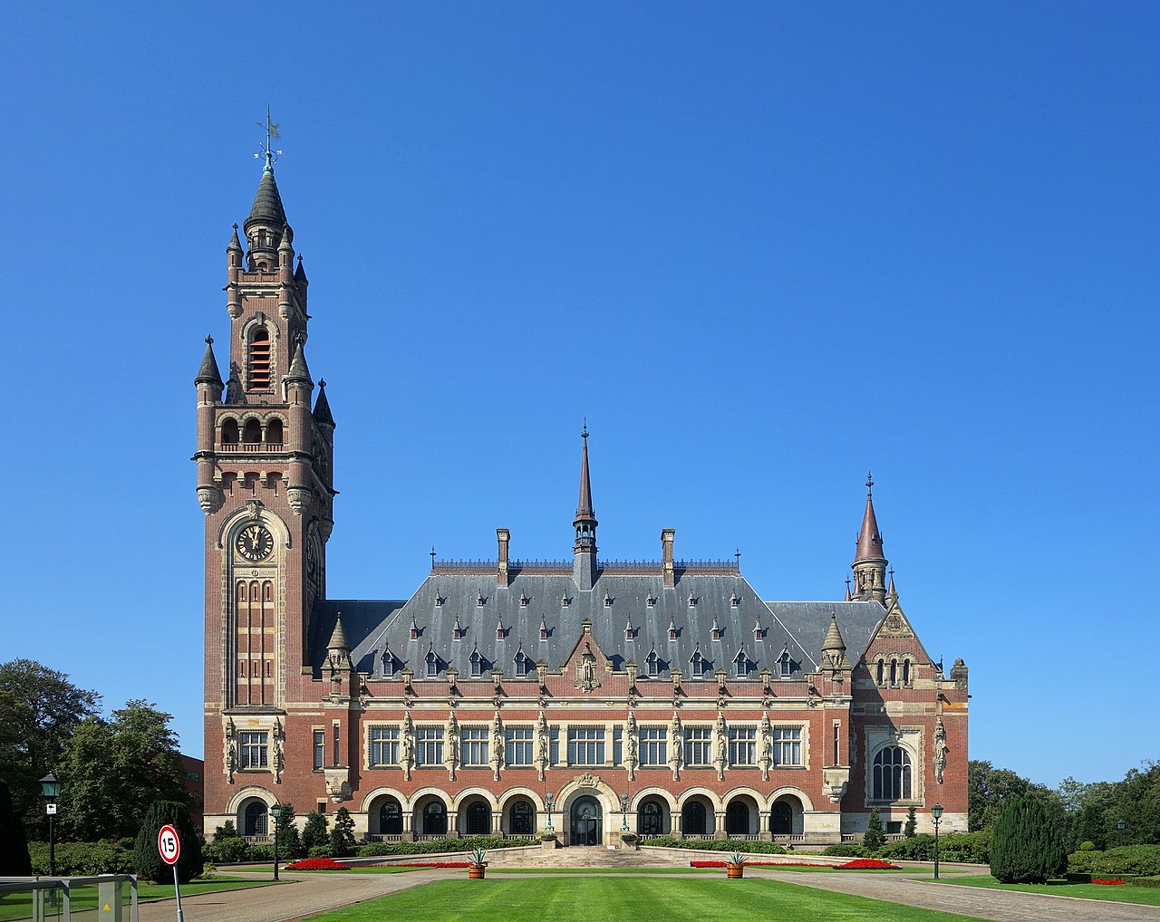 Peace Palace, The Hague: seat of the International Court of Justice.
Photo by Velvet, CC BY-SA 4.0.